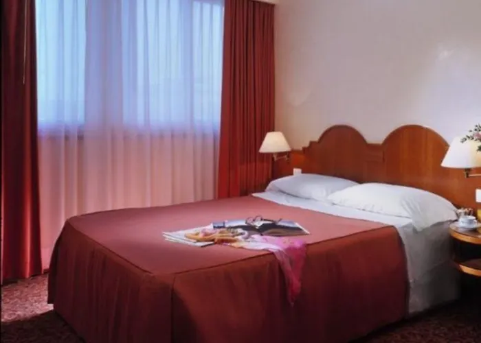 Best Western Hotel Mondial מלון 4*